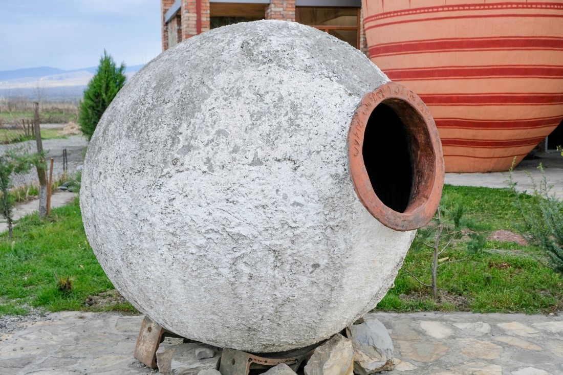 ジョージアのワインづくりに欠かせない陶器の壺「クヴェヴリ」